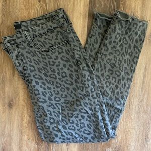 Joe’s Jeans gray leopard print